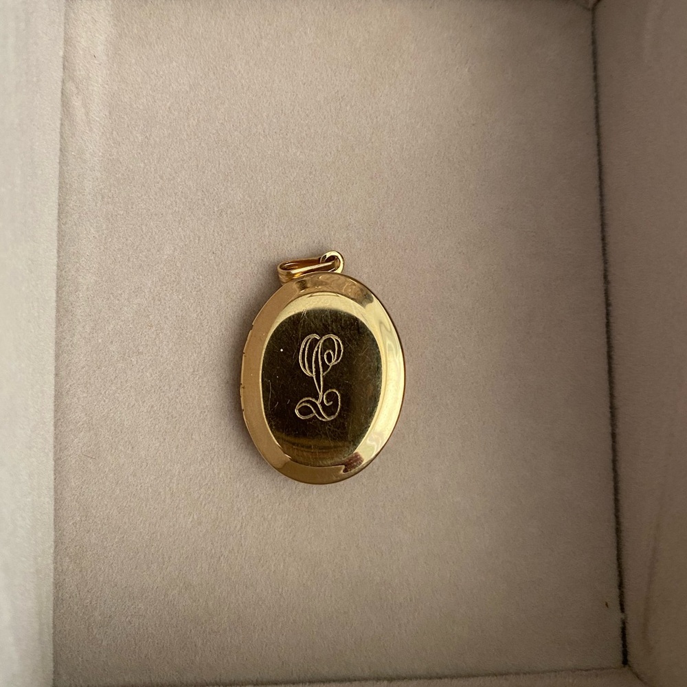 COPY - Vintage gold locket pendant with letter L engraved